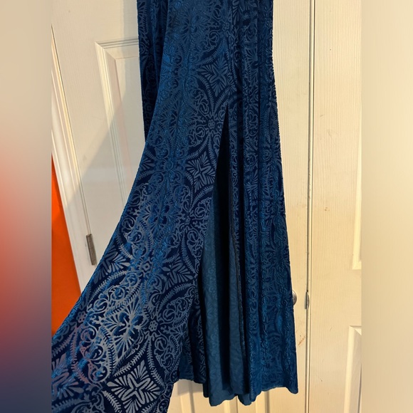 Burned Velvet Neptune Split Skirt - Picture 10 of 11